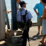 Port de Libertad. Gardien armé qui surveille le port 