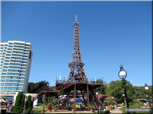 Une réplique de la Tour Eiffel