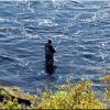 Pêcheur au pied de la chute Faxi