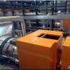 Il y a deux énormes turbines à vapeur