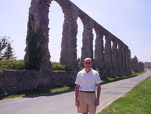 Ruines d'un ancien aqueduc romain 