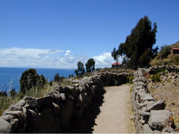 Le sentier vers le village de Taquile 