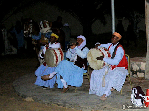 Douz. Souper spectacle de folklore berbère. Musiciens lors du spectacle