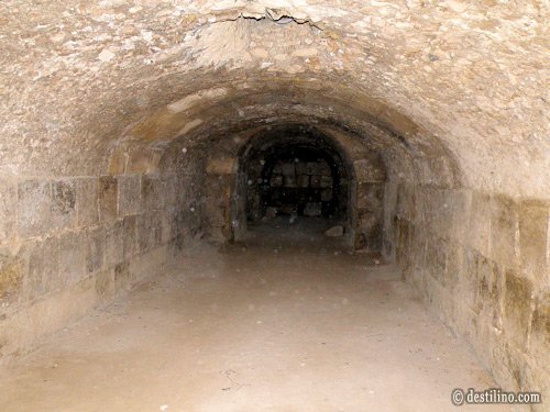 Visite de l'amphithéatre romain El Jem. Tunnel