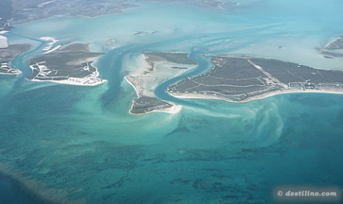 Les îles Turquoises, en vol