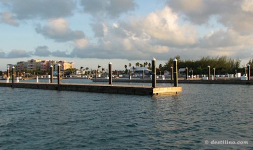 Quittant la marina pour le large