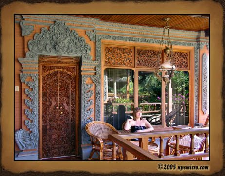 Notre balcon privé. L'art Balinais est à couper le souffle!