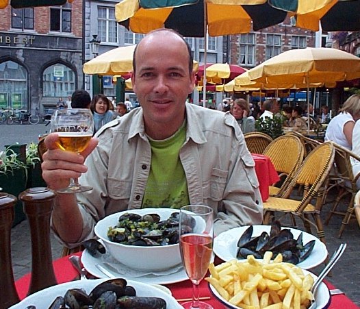 Bière, moules & frites sur le place la Grand`Place (de Markt) 