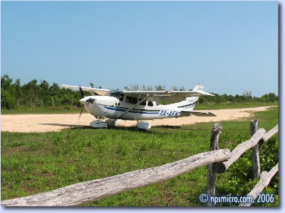 Village — Aéroport (avion Cessna)