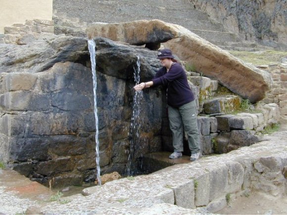 Système de canaux d’irrigation et d’écoulement d'eau provenant des montagnes 
