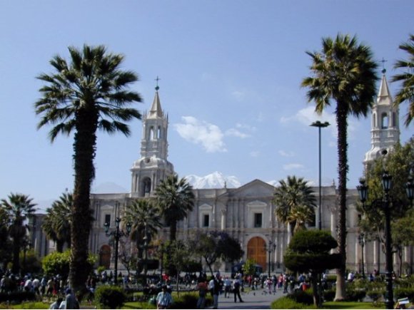 La Cathédrale sur la Plaza de Armas (Place d'Armes) 
