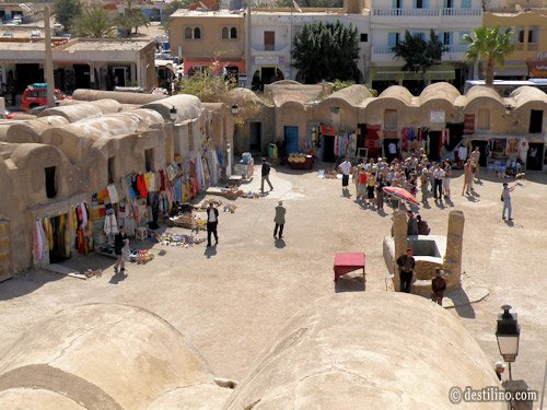 Visite de la ville de Medenine. Ksours berbères converti en boutiques de souvenirs