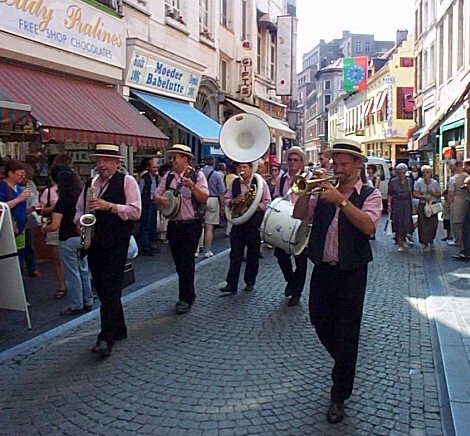 Bruxelles-petite fanfare.jpg - 71.15 K