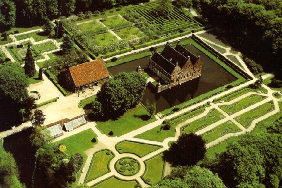 Groningen-Demeure Menkemaborg Uithuizen.jpg - 85.78 K