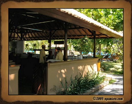 Le bar du restaurant "Le Ratna". Ouvert durant le midi