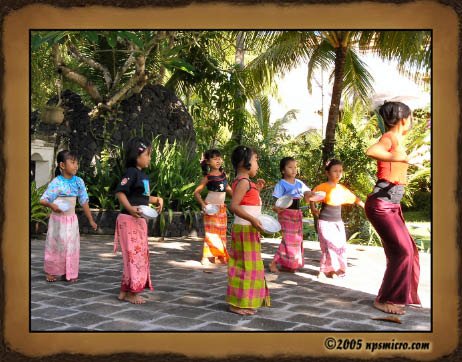 La danse Barong s'apprend dès le jeune âge