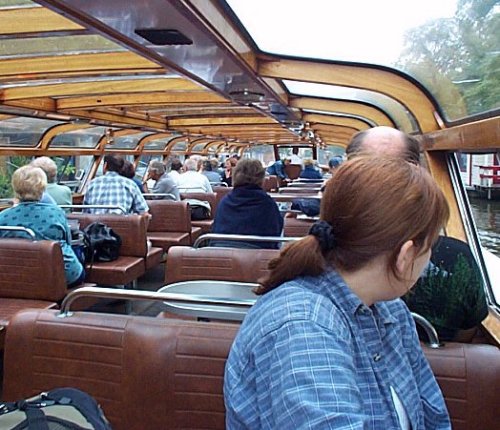 En bateau-mouche sur les canaux