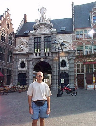 Maison (XVIe siecle) sur la place Ste-Pharaïlde (St Veerleplein)