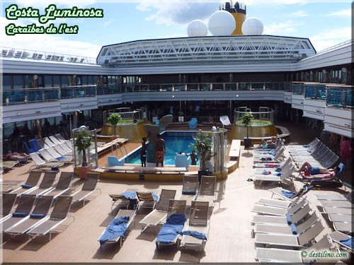 Deck des piscines et Jacuzzi