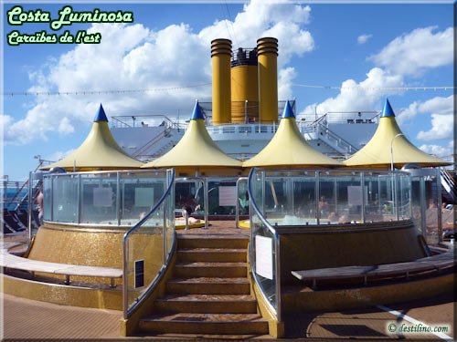 Deck des piscines et Jacuzzi