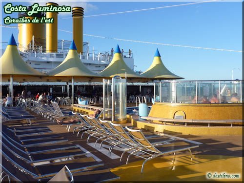 Deck des piscines et Jacuzzi