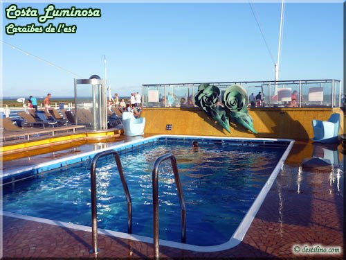 Deck des piscines et Jacuzzi