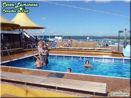 Deck des piscines et Jacuzzi