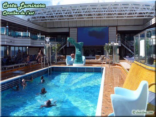 Deck des piscines et Jacuzzi