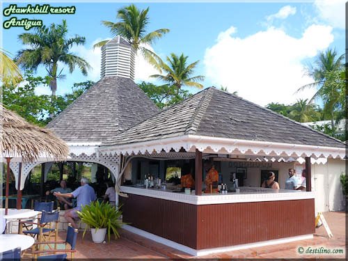 Resto Grill (près de la piscine)