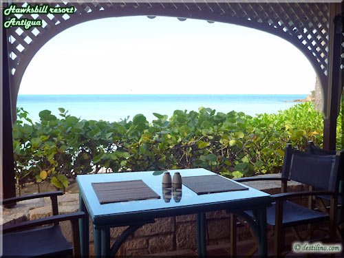 Resto Grill (près de la piscine)