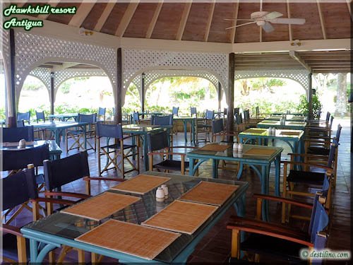 Resto Grill (près de la piscine)