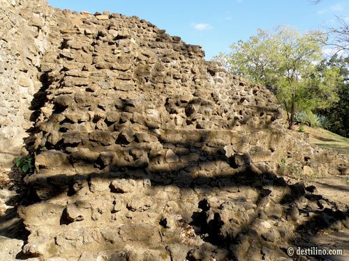 Site archéologique de Tazumal Section de la pyramide non restaurée  