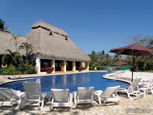 Piscine près du resto Med