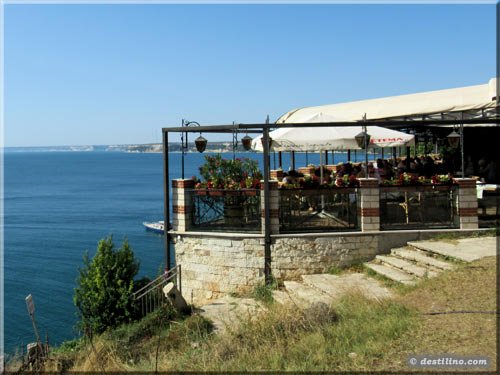 Restaurant avec une magnifique vue de la Mer Noire