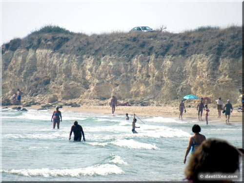 À l'extrémité, la plage libre « naturiste » de Nessebar