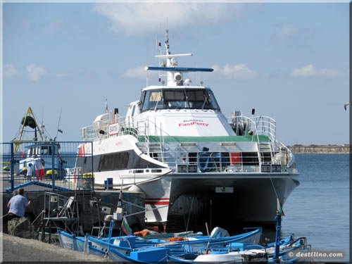 Traversier au port du vieux Nessebar