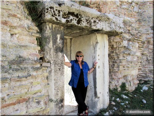 Lily dans les termes romaines de Varna