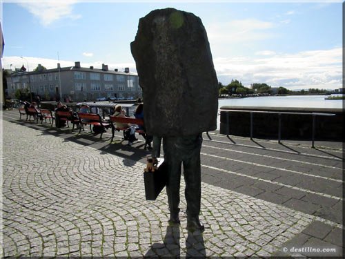 Statue du fonctionnaire!