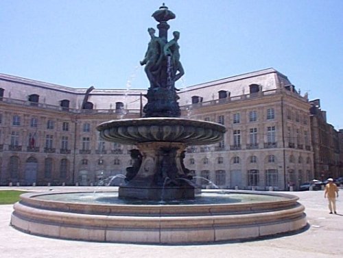Fontaine des Trois Grâces à la Place de la Bourse 