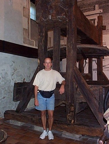 Ancien pressoir dans le musée du Cognac 