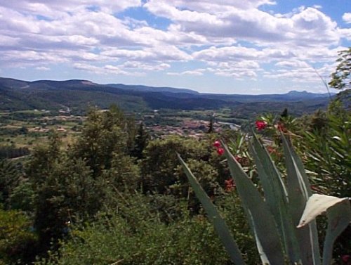 Vue de la vallée du haut de la falaise 