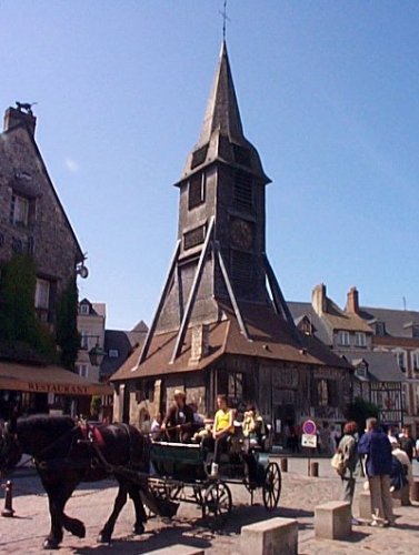 Le cloché isolé de l'église Ste-Catherine 