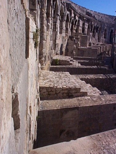 Nîmes