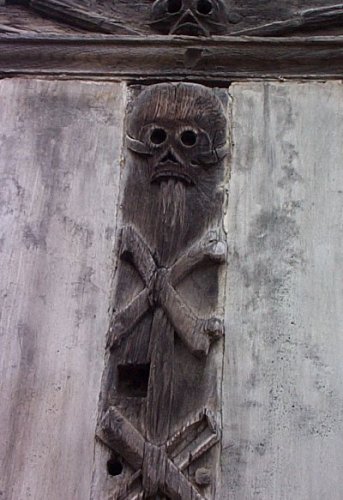 Pans de bois scultés d'attributs funéraires de l'Aitre St-Maclou 