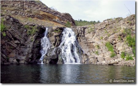 La chute. L'eau était plus chaude que nous l'aurions cru!