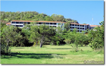 Les habitations du Farallon, face à la mer 