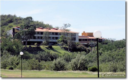 Les habitations, vue de la route (marea) 