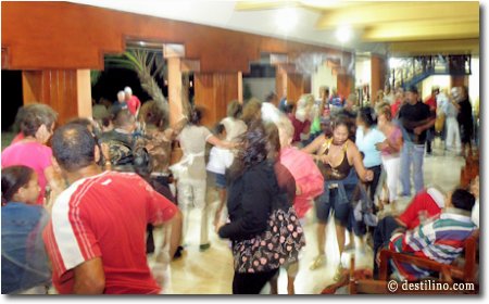Piste de danse. Difficile de résister à l'ambiance cubaine! 
