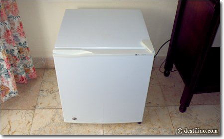 Mini-frigo. Le Sunwing VIP bonus inclut bouteilles d'eau, bières et jus (une fois par séjour) 