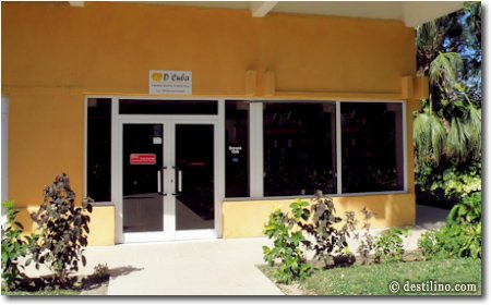 Boutique D'Cuba près de la réception (rhum, café, tabac et autres articles de souvenir) 